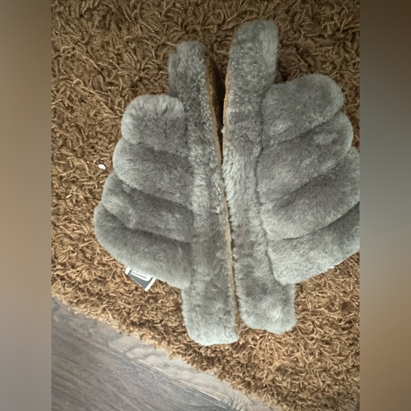 UGG Yeah Grey Fluffy Slippers 7
UGG - Picture 11 of 12